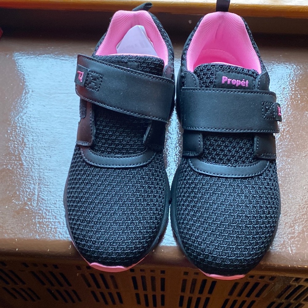 Propet Brand Women’s Black and Pink Sneakers Size 7 1/2
